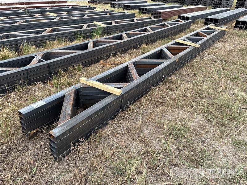Quantity of (5) 18 in x 20 ft Metal Trusses (Unuse その他部品