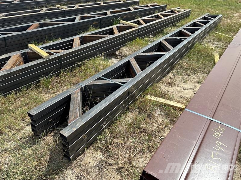Quantity of (5) 18 in x 20 ft Metal Trusses (Unuse その他部品