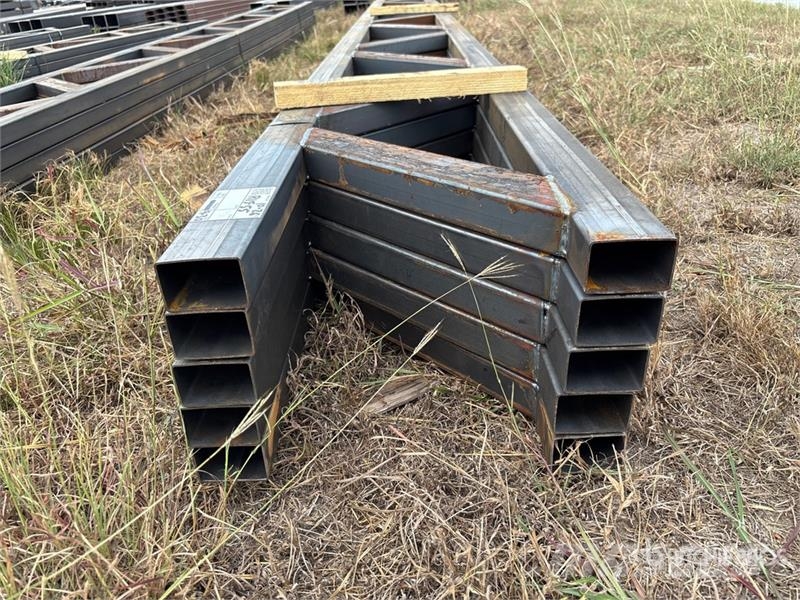 Quantity of (5) 18 in x 20 ft Metal Trusses (Unuse その他部品