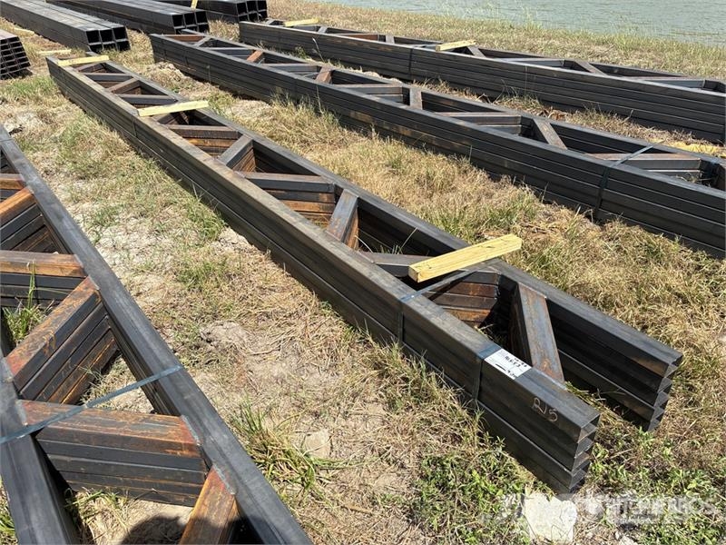 Quantity of (5) 18 in x 20 ft Metal Trusses (Unuse Ostale komponente za građevinarstvo