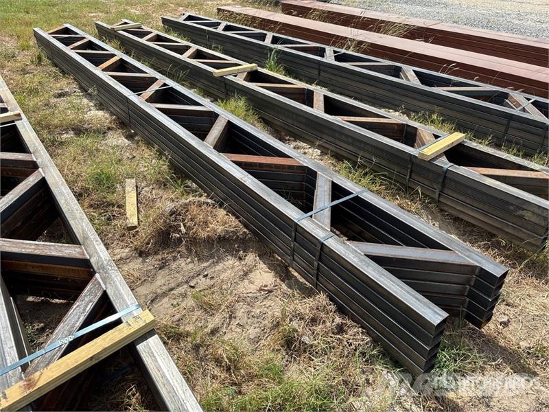 Quantity of (5) 18 in x 20 ft Metal Trusses (Unuse その他部品