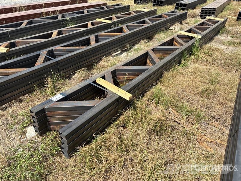 Quantity of (5) 18 in x 20 ft Metal Trusses (Unuse Ostale komponente za građevinarstvo