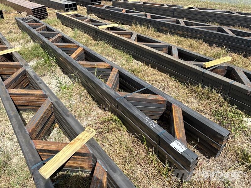 Quantity of (5) 18 in x 20 ft Metal Trusses (Unuse その他部品