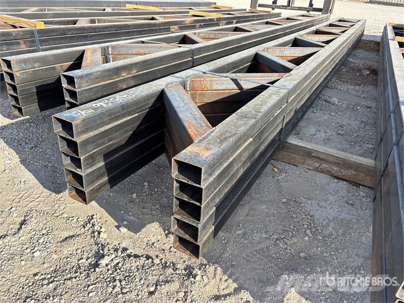 Quantity of (5) 18 in x 20 ft Metal Trusses (Unuse Outros componentes