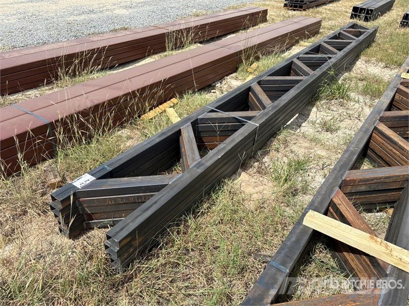 Quantity of (5) 18 in x 20 ft Metal Trusses (Unuse その他部品