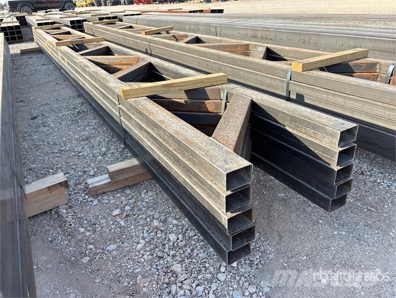  Quantity of (5) 18 in x 20 ft Metal Trusses (Unuse Drugi deli