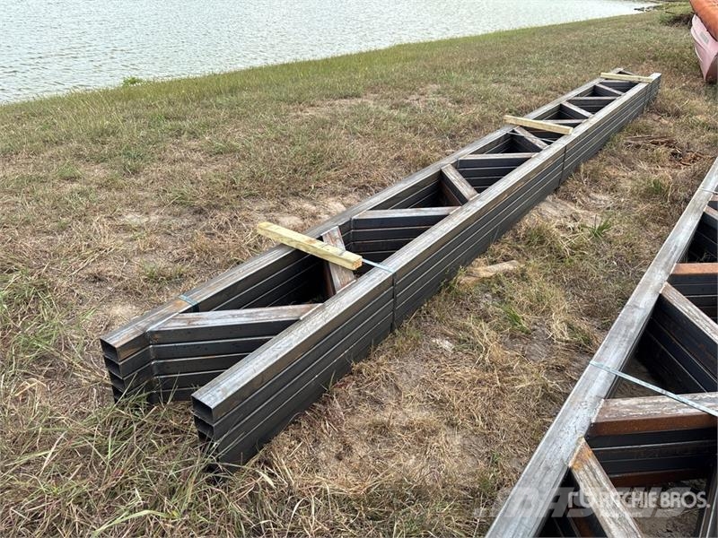 Quantity of (5) 18 in x 20 ft Metal Trusses (Unuse その他部品