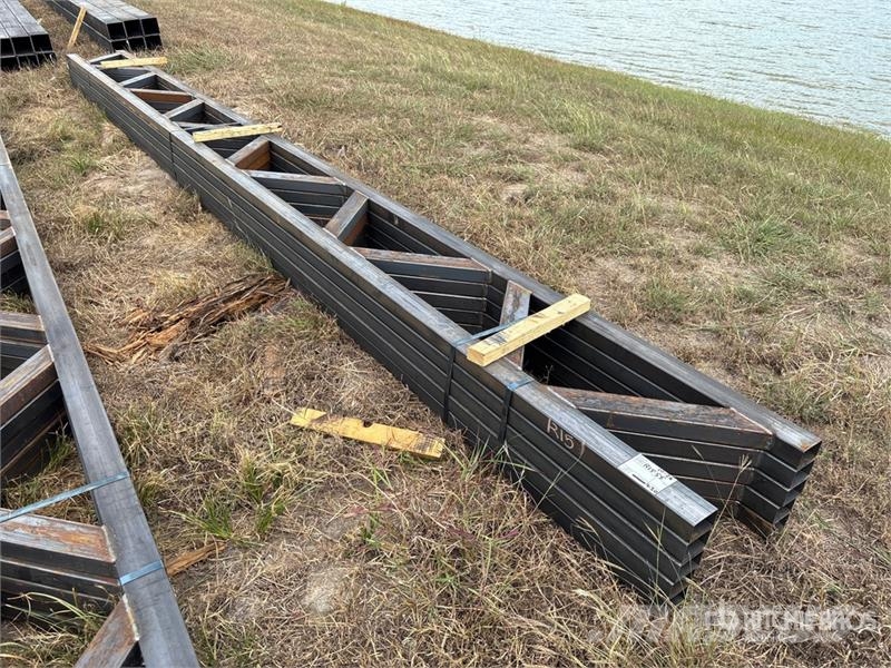 Quantity of (5) 18 in x 20 ft Metal Trusses (Unuse その他部品