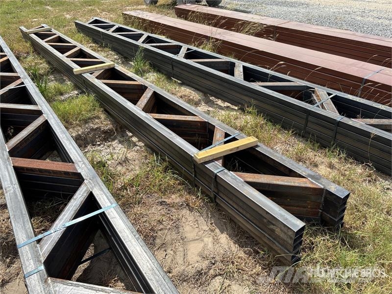 Quantity of (5) 18 in x 20 ft Metal Trusses (Unuse その他部品