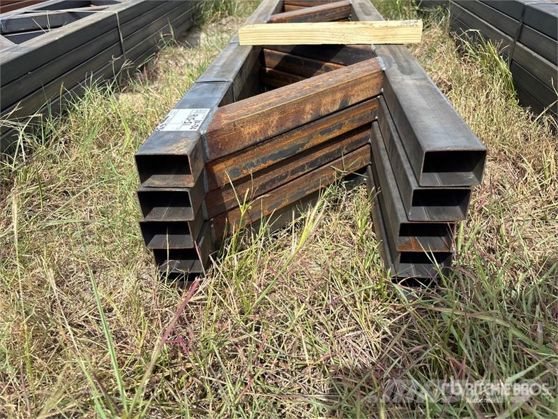 Quantity of (5) 18 in x 20 ft Metal Trusses (Unuse その他部品