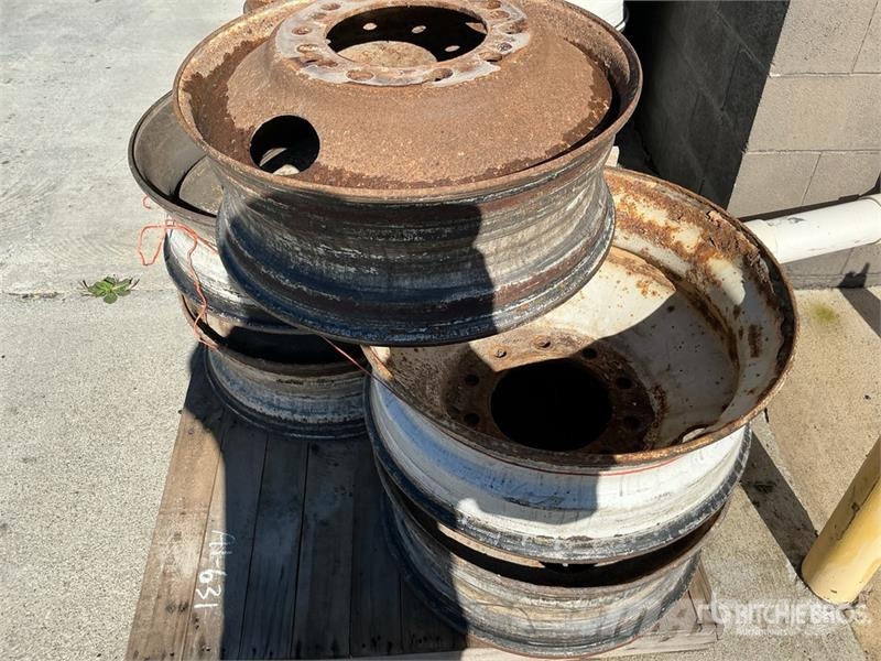 Quantity of (5) 24.5 Wheels 타이어, 휠 및 림