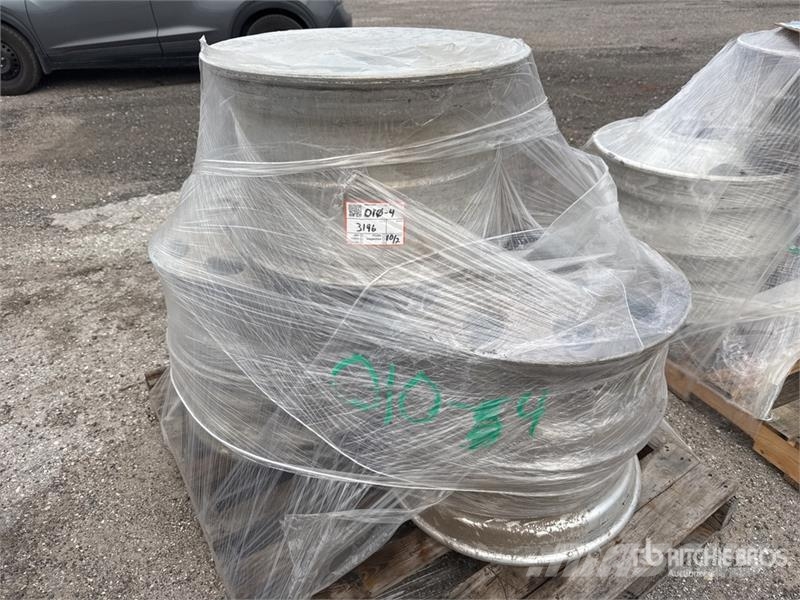 Quantity of (5) Aluminum 22.5 x 8.25 Wheels Gume, točkovi i felne