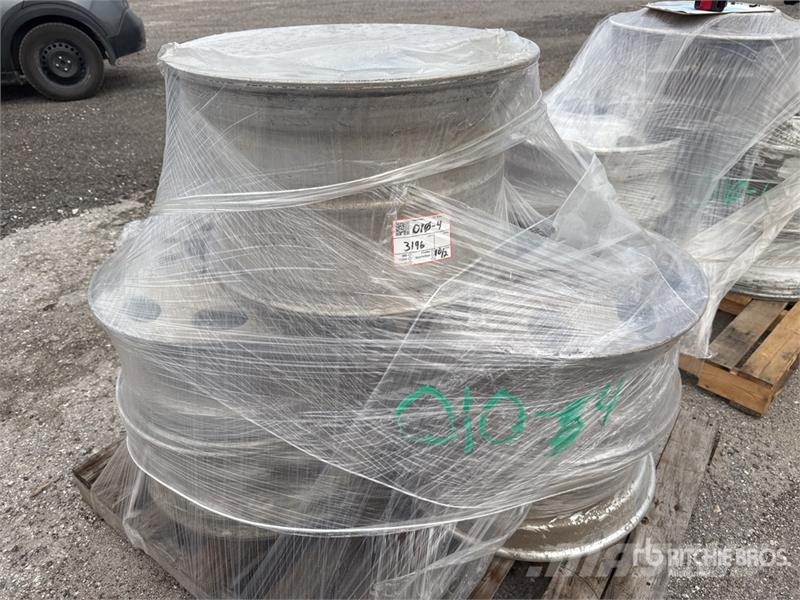 Quantity of (5) Aluminum 22.5 x 8.25 Wheels Gume, točkovi i felne