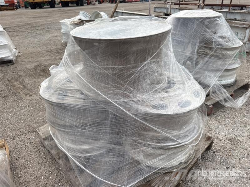 Quantity of (5) Aluminum 22.5 x 8.25 Wheels Gume, točkovi i felne