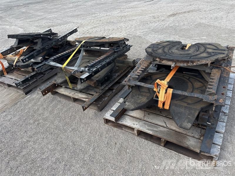 Quantity of (5) Fifth Wheel Andre komponenter