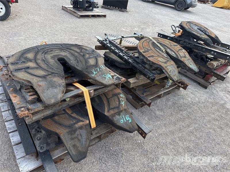 Quantity of (5) Fifth Wheel Andre komponenter