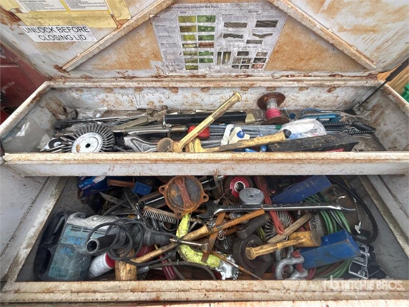  Quantity of (5) Gang Boxes w/ Hand Tools مكونات أخرى