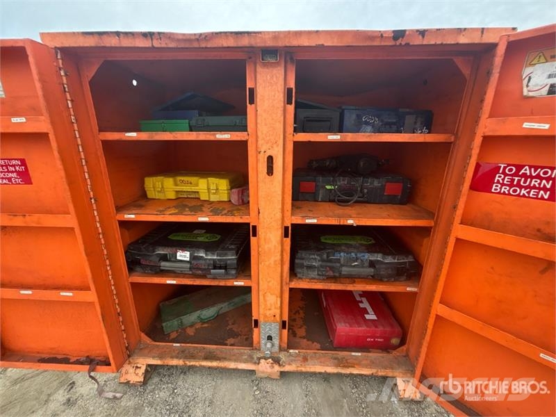  Quantity of (5) Gang Boxes w/ Hand Tools مكونات أخرى