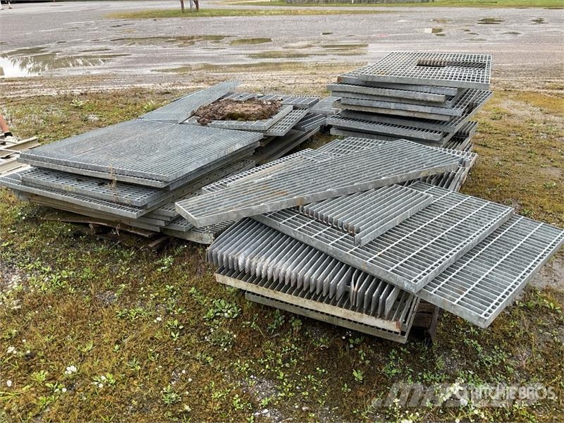  Quantity of (5) Pallets of Metal Grading مكونات أخرى