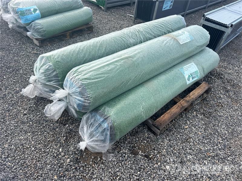 Quantity of (5) Rolls of 6.6 ft x 49.2 ft Artifici Lauksaimniecība- Citi