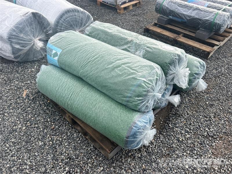  Quantity of (5) Rolls of 3.3 ft x 49.2 ft Artifici Lauksaimniecība- Citi