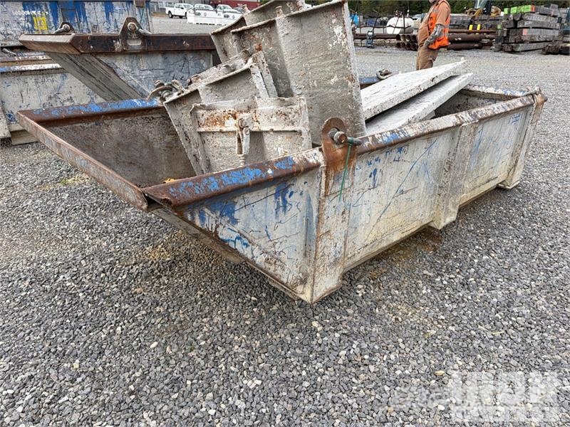  Quantity of (5) Skip Pans 2 ft x 4 ft x 10 ft مكونات أخرى