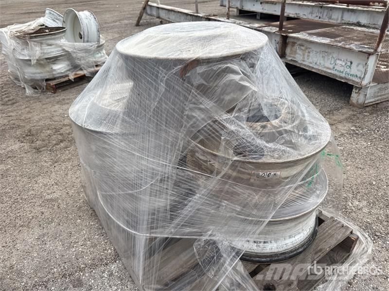  Quantity of (5) Steel 22.5 x 8.25 Wheels 輪胎、車輪和輪圈