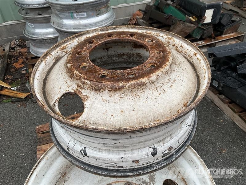 Quantity of (5) Steel 24.5 in Wheels 타이어, 휠 및 림