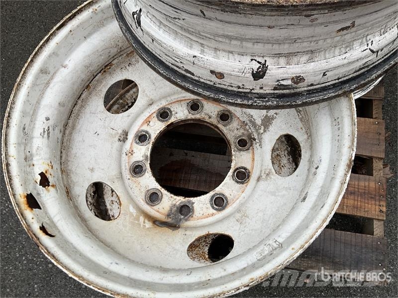 Quantity of (5) Steel 24.5 in Wheels 타이어, 휠 및 림