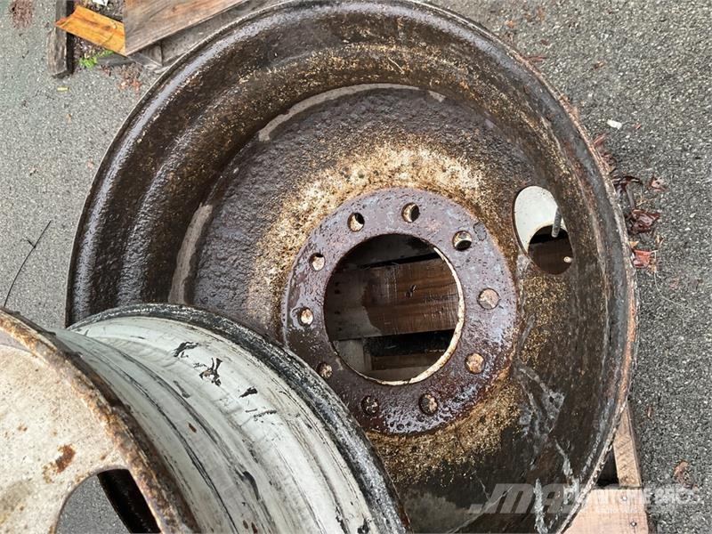 Quantity of (5) Steel 24.5 in Wheels 타이어, 휠 및 림