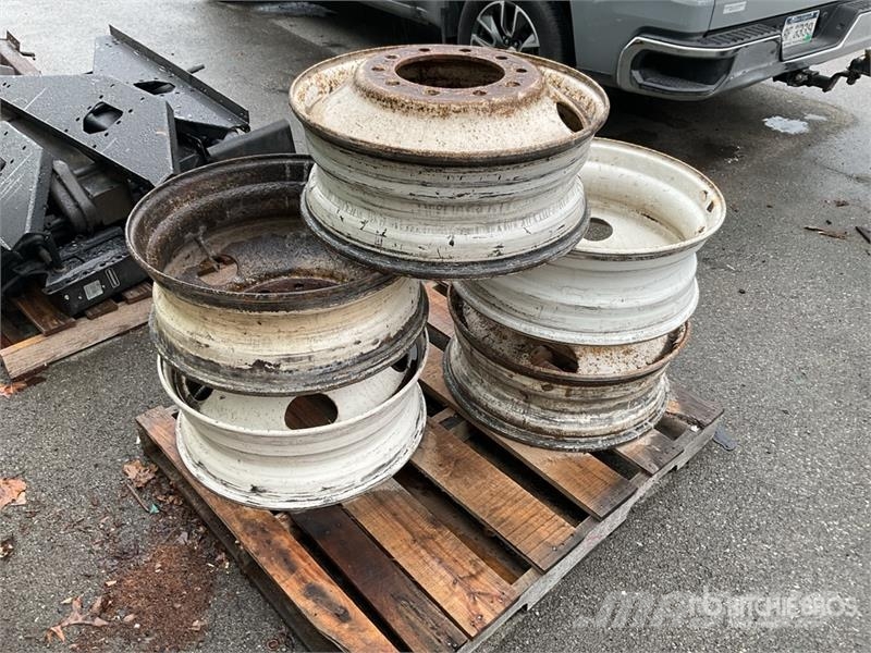 Quantity of (5) Steel 24.5 in Wheels 타이어, 휠 및 림