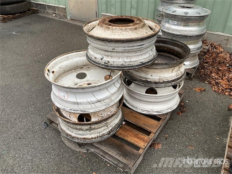Quantity of (5) Steel 24.5 in Wheels 타이어, 휠 및 림