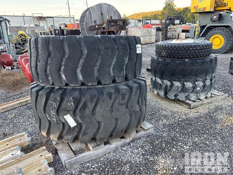  Quantity of (5) Tires Ruedas