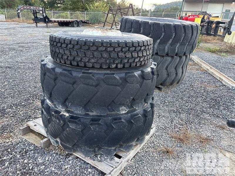  Quantity of (5) Tires Ruedas