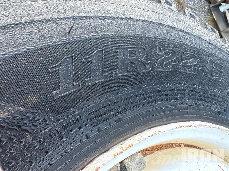  Quantity of (5) Tires Ruedas