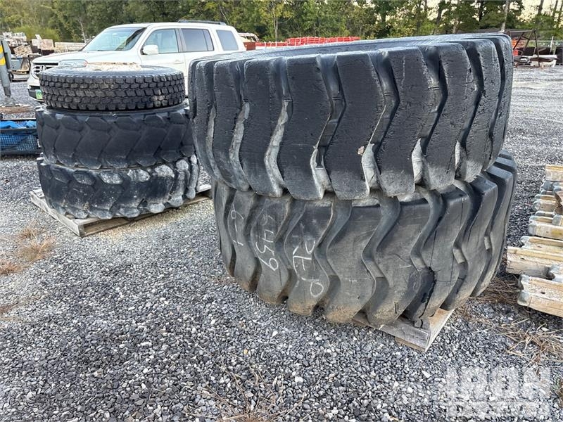  Quantity of (5) Tires Ruedas