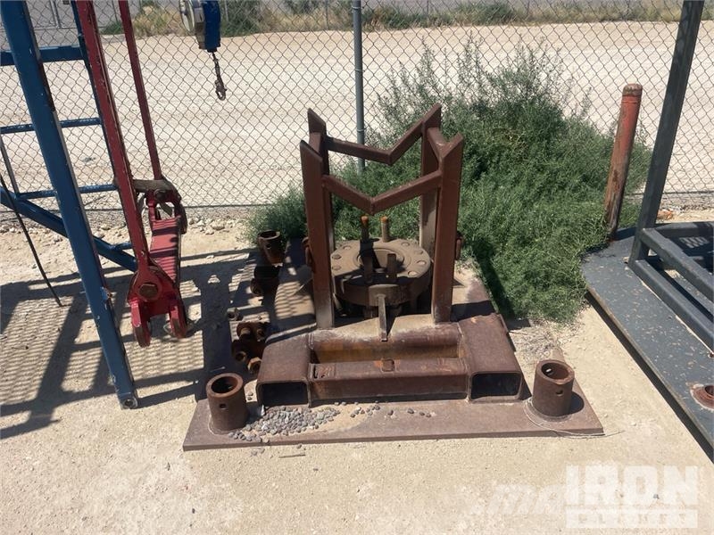 Quantity of (5) Tool Stands Other components