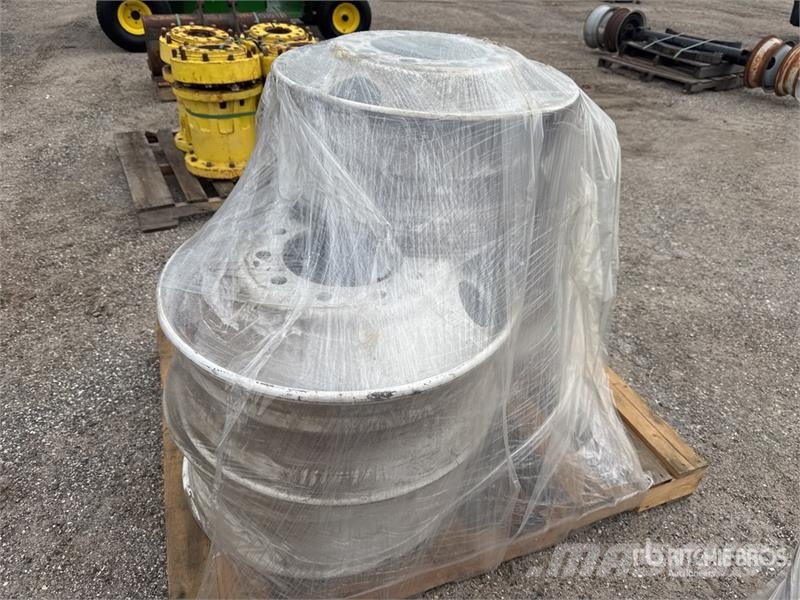 Quantity of (5) Wheels 輪胎、車輪和輪圈