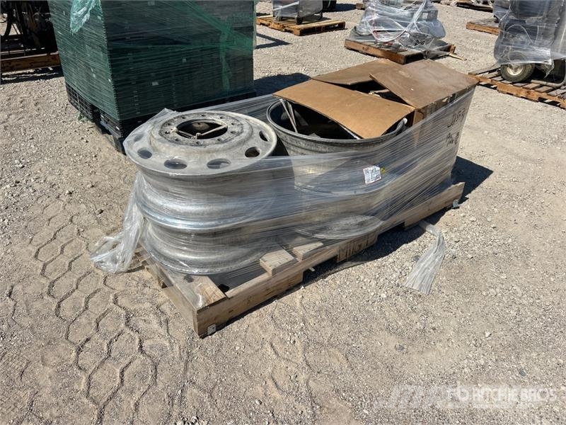  Quantity of (5) Wheels الإطارات والعجلات والحافات