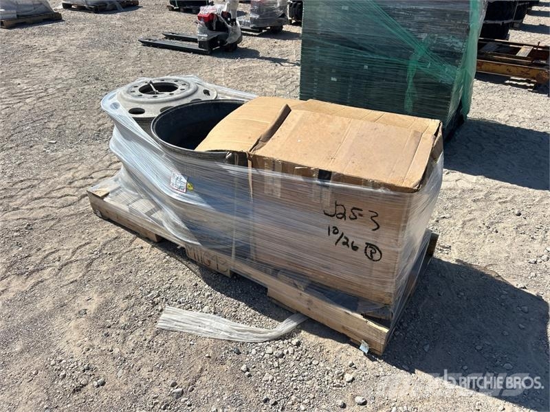  Quantity of (5) Wheels الإطارات والعجلات والحافات