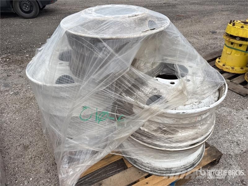 Quantity of (5) Wheels 輪胎、車輪和輪圈