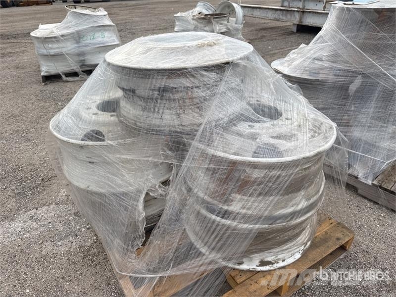 Quantity of (5) Wheels 輪胎、車輪和輪圈