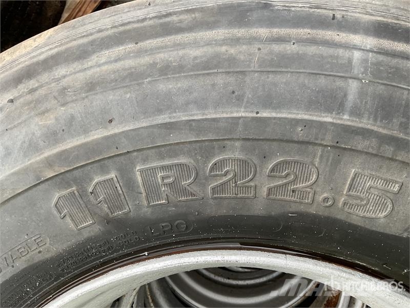 Quantity of (6) 11R22.5 Tires w/ Wheels Transport - Inne