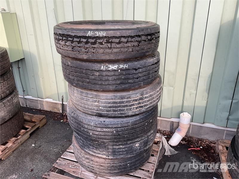  Quantity of (6) 11R22.5 Tires Transport - Inne