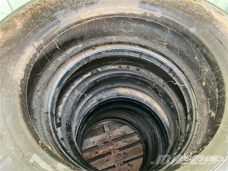  Quantity of (6) 11R22.5 Tires Transport - Inne