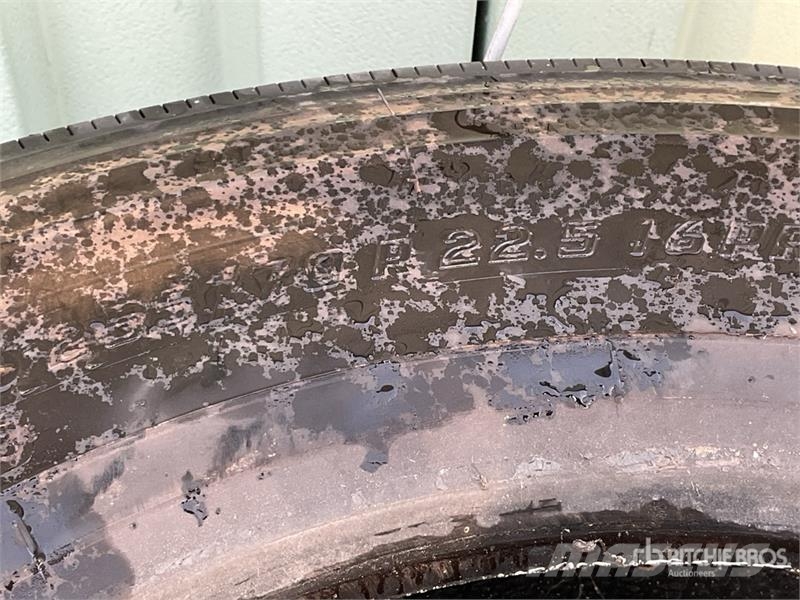  Quantity of (6) 11R22.5 Tires Transport - Inne