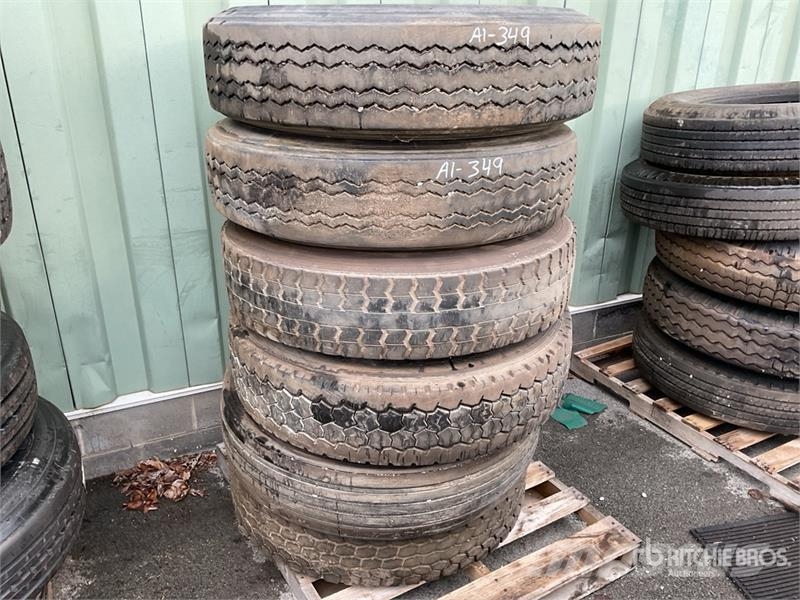 Quantity of (6) 11R22.5 Tires w/ Wheels Transport - Inne