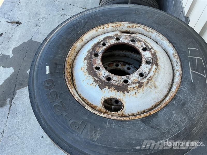 Quantity of (6) 11R22.5 Tires w/ Wheels 타이어, 휠 및 림
