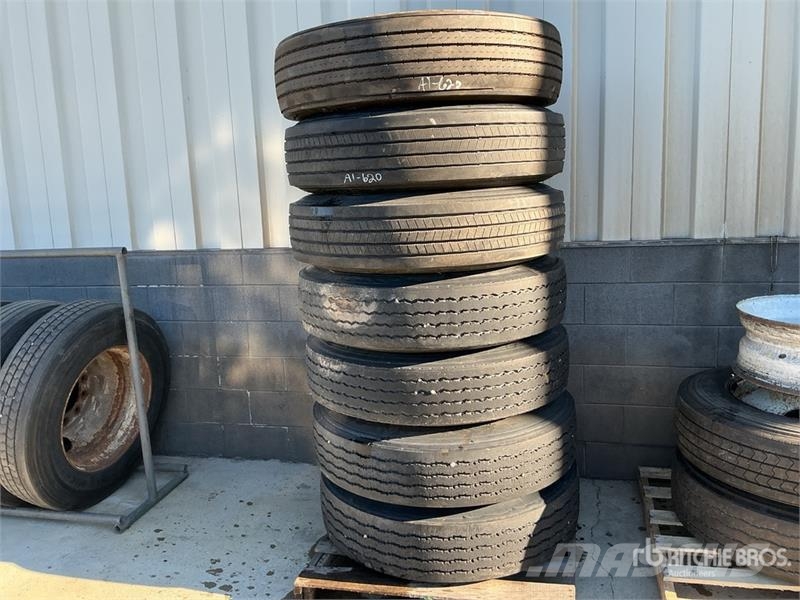 Quantity of (6) 11R22.5 Tires w/ Wheels 타이어, 휠 및 림