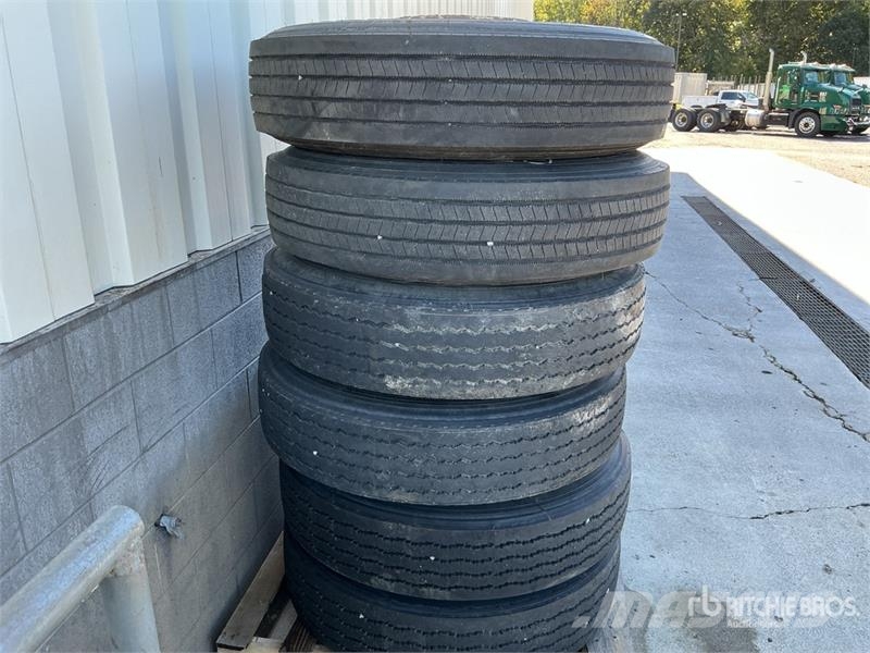 Quantity of (6) 11R22.5 Tires w/ Wheels 타이어, 휠 및 림